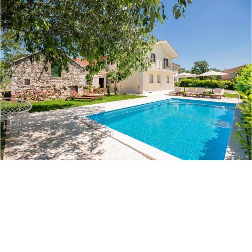 Amazing Home In Lovrec With Outdoor Swimming Pool