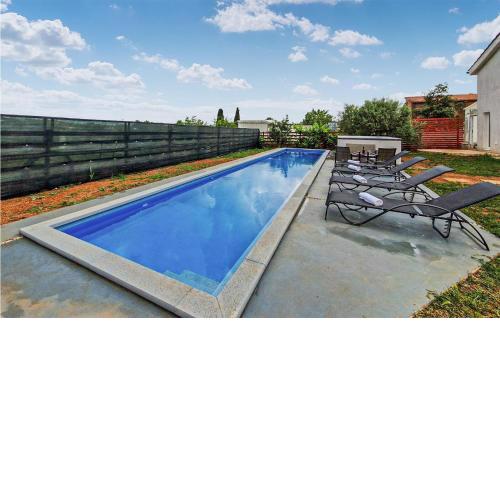 Amazing Home In Marcana With Wifi