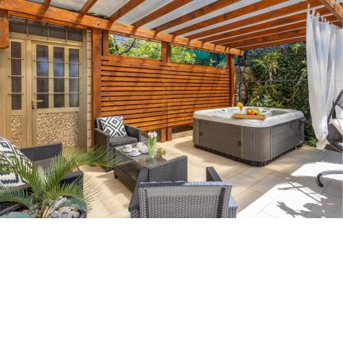 Amazing Home In Novi Vinodolski With Jacuzzi