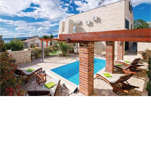 Amazing Home In Novigrad With Sauna
