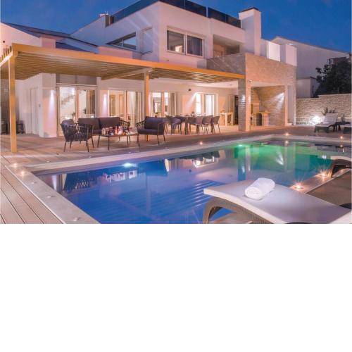 Amazing Home In Pirovac With Jacuzzi