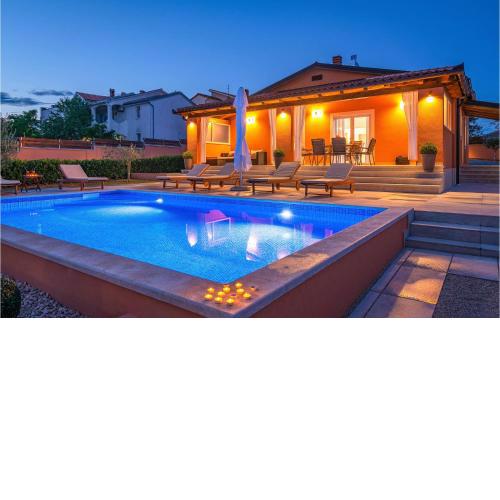 Amazing Home In Pula With Kitchen