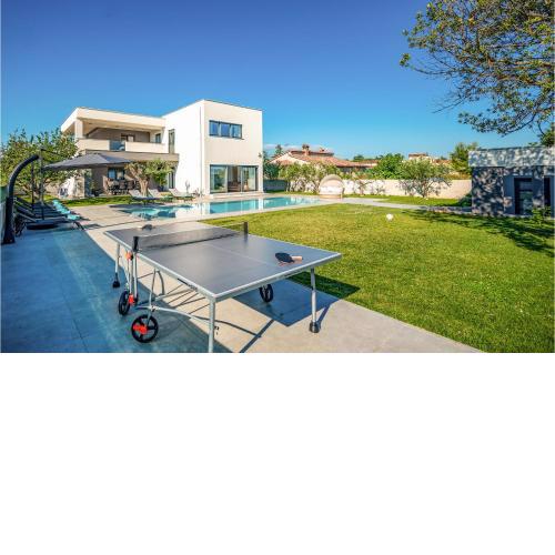 Amazing Home In Pula With Outdoor Swimming Pool
