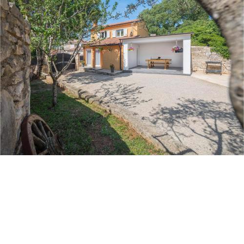 Amazing Home In Rovinjsko Selo With Wifi