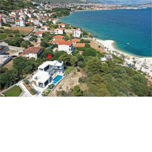 Amazing Home In Seget Donji With Jacuzzi