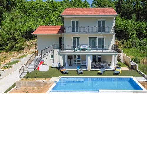 Amazing Home In Sinj With Wifi