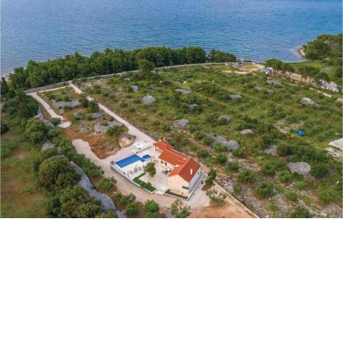 Amazing Home In Supetar