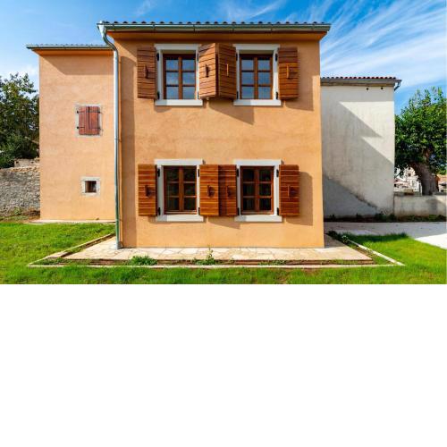 Amazing Home In Svetvincenat With Kitchen