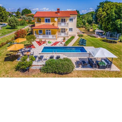 Amazing Home In Valtura
