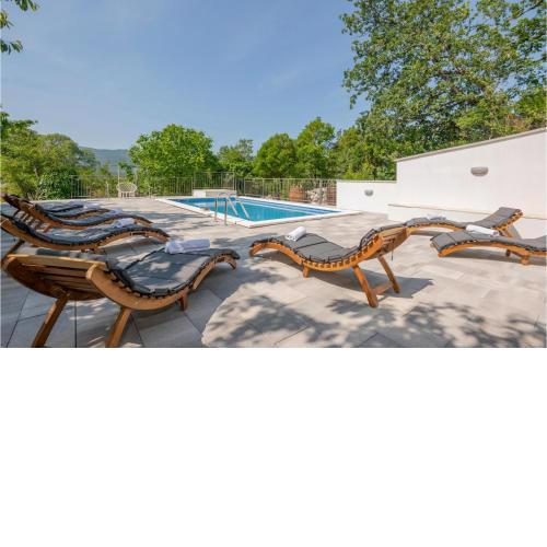Amazing Home In Vrgorac With Wifi