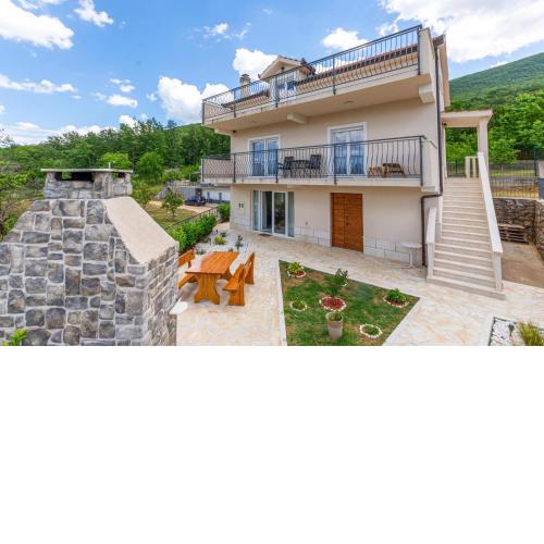 Amazing Home In Vrlika With Wifi
