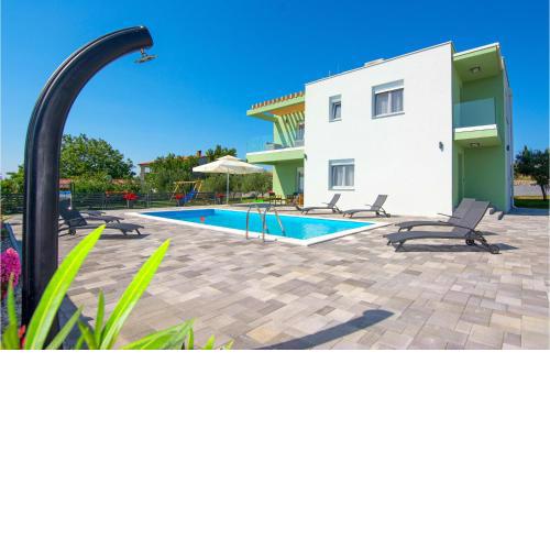 Amazing Home In Vrsi With Heated Swimming Pool
