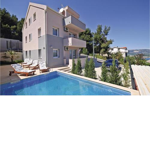 Amazing Home In Zedno With Outdoor Swimming Pool