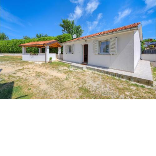 Amazing Home In Zminj With Wifi