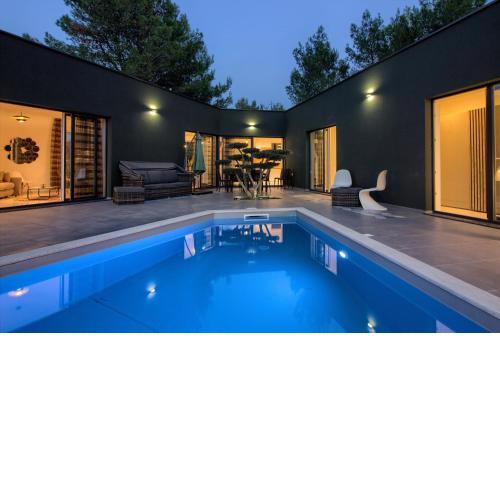 Amazing villa Sandra with pool near the beach, extra pool heating available - WiiBuk
