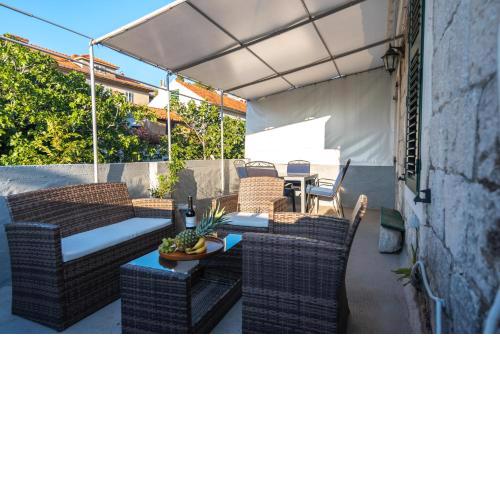 Antique beautiful apartment in center with terrace & sea view