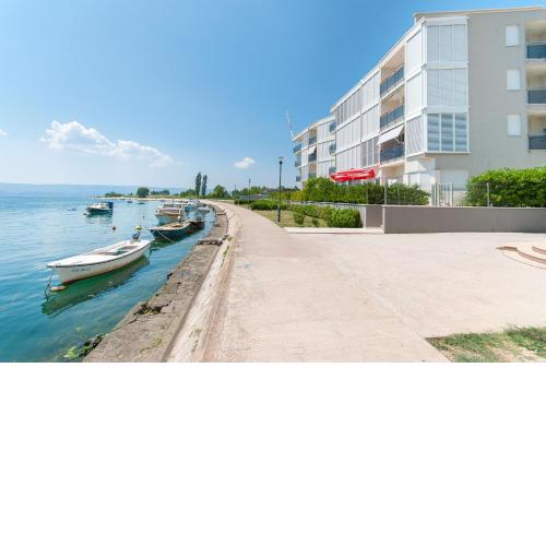 AP 6+2 in one of the most luxury building in Omis