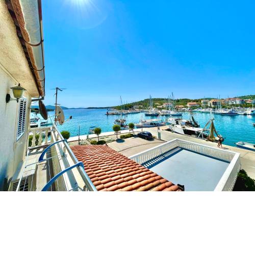 Aparment directly on the sea
