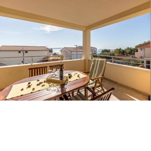 Apart sa Terasom 250m od Plaže,Parking,Wi Fi,Roštilj