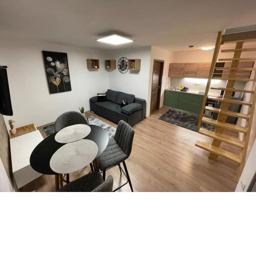 Apartman 4YOU: Karlo i Klara