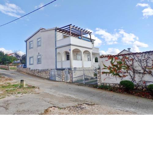 Apartman Ana - experience beach and mountain holiday