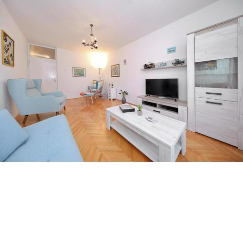 Apartman Lana in city centre with garage