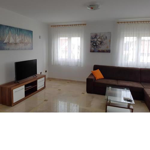 APARTMAN PALIT 4988b