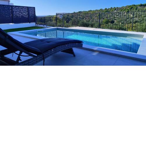 Apartman Retro with pool and gym for 8