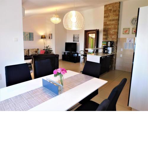 Apartman "Sabine" with heated pool