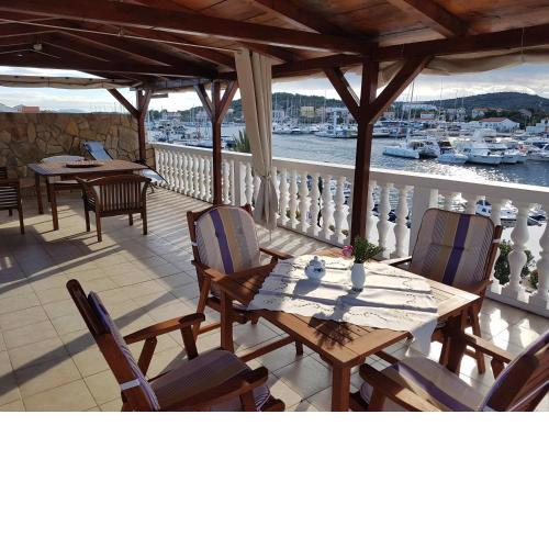 apartmani Ira-20m from the sea