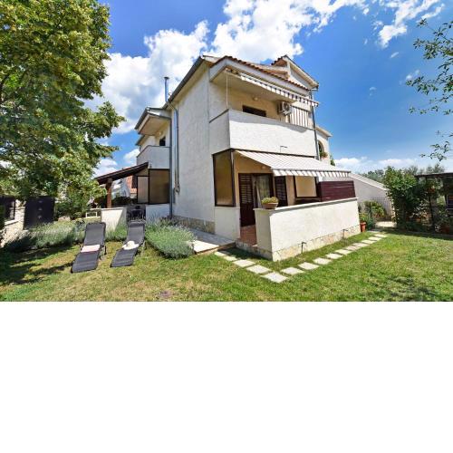 Apartmani Irena Arvaj