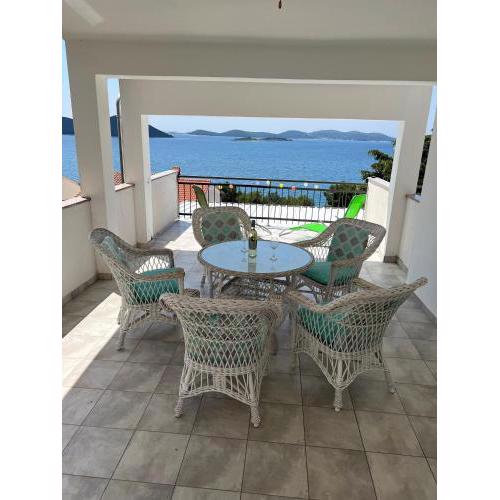 Apartmani MAI Drage 50m from the sea