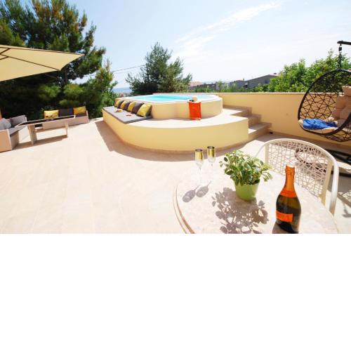 Apartmant with Pool 8