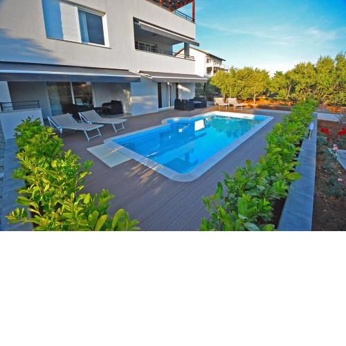 Apartment 2 with the swimming pool