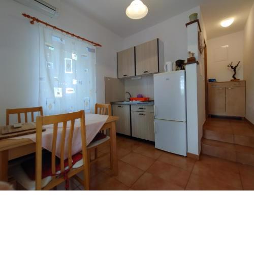 Apartment 4756-1 for 3 pers. in Vinišce