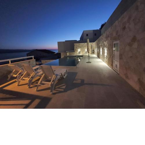 Apartment 5 with pool and amazing sea view