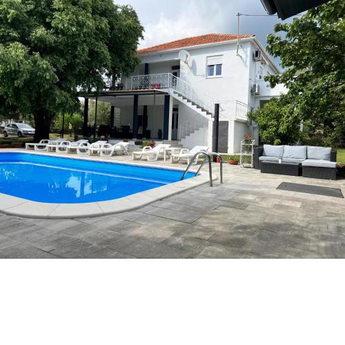 Apartment 877-2