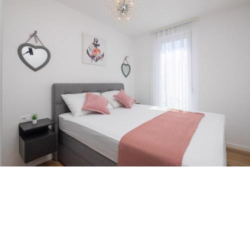 Apartment Alegria in Okrug with heated Pool, Sea view, Jacuzzi, Wifi