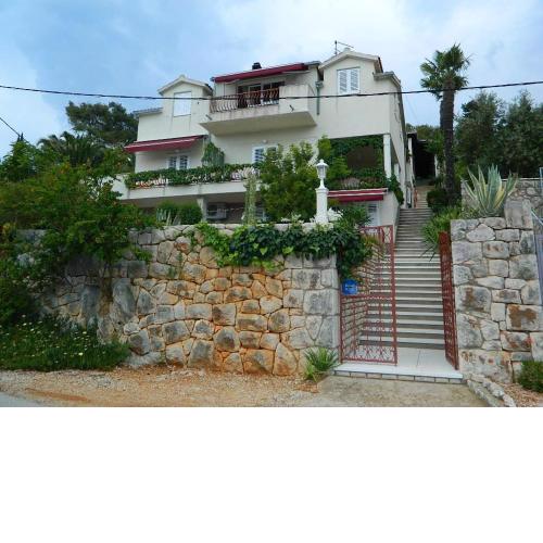 Apartment and Room Darinka