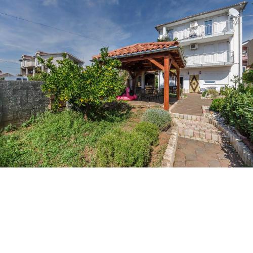 Apartment and Room Ilija