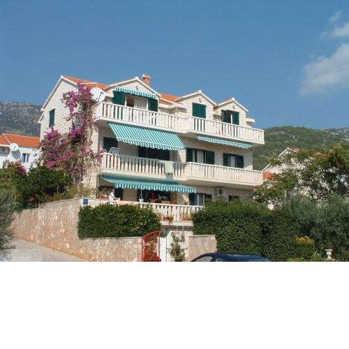 Apartment and Rooms Mate 1