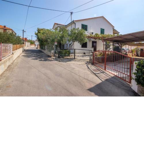 Apartment and Rooms Ruza