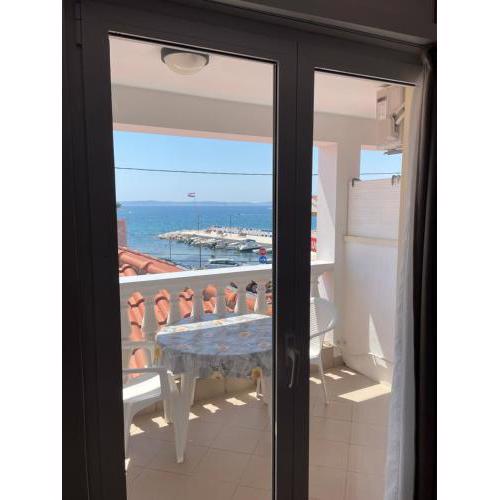 Apartment and rooms SIDRO
