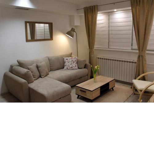 Apartment Anna - FREE Pickup from OR Dropoff to Zagreb airport AT ANY TIME, please give three days advance notice - Long-term parking with airport transport possibility