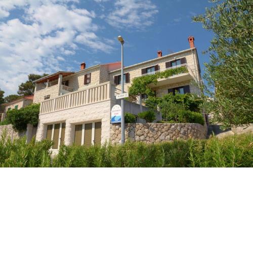 Apartment by the sea Fanita