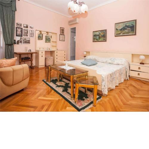 Apartment Carera