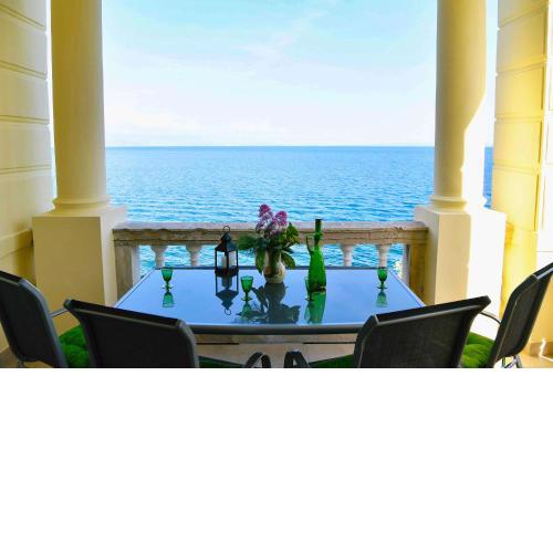 Apartment Carissima-Direct on sea, Lovran-Opatija