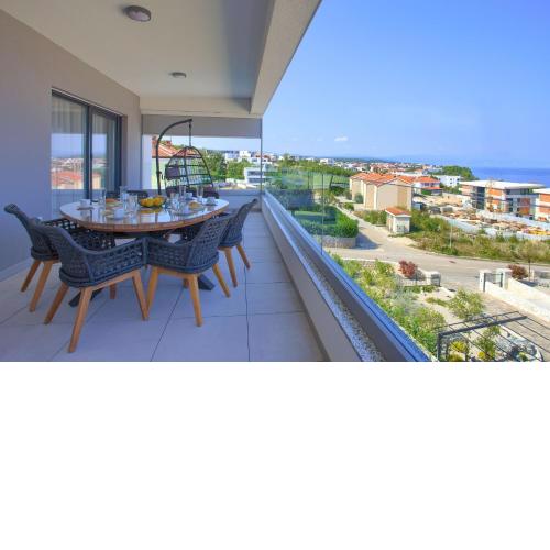 Apartment Crystal Aura 2