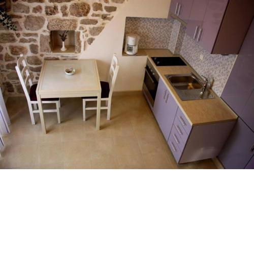 Apartment Cukarin A2 BOL-CENTER, Croatia