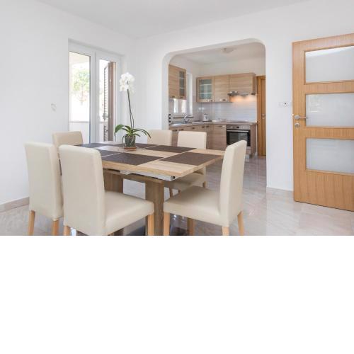 Apartment Damir for 8 Labin-Rabac